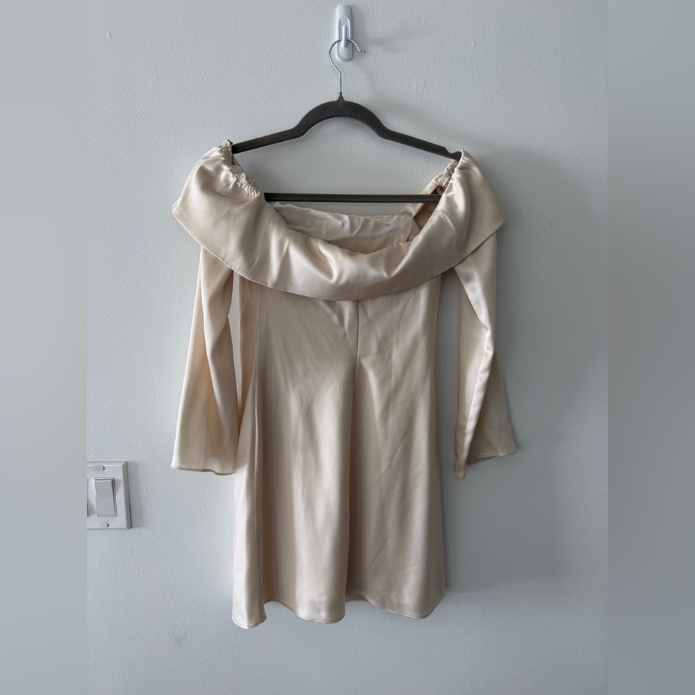 Reformation | Maves Dress Off-Shoulder in Off-White Cream Almond Size XS - Picture 3 of 8